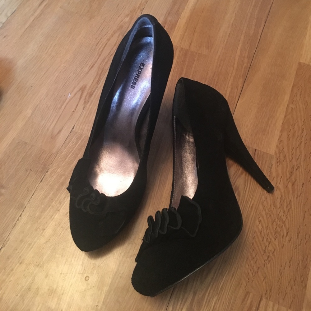 Suede Ruffle Toe Pumps Size 7